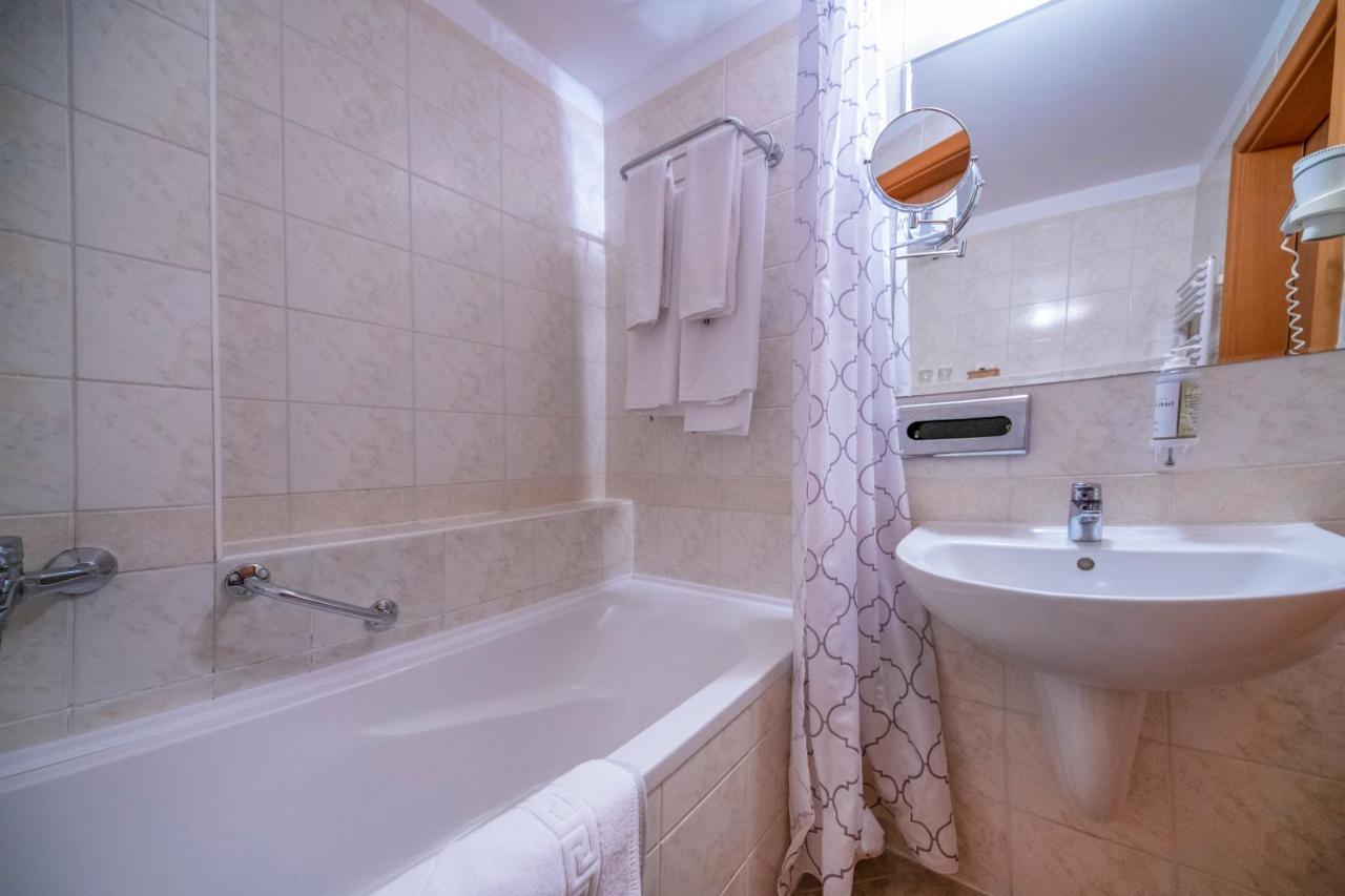 Zichy Park Hotel Bikács المظهر الخارجي الصورة